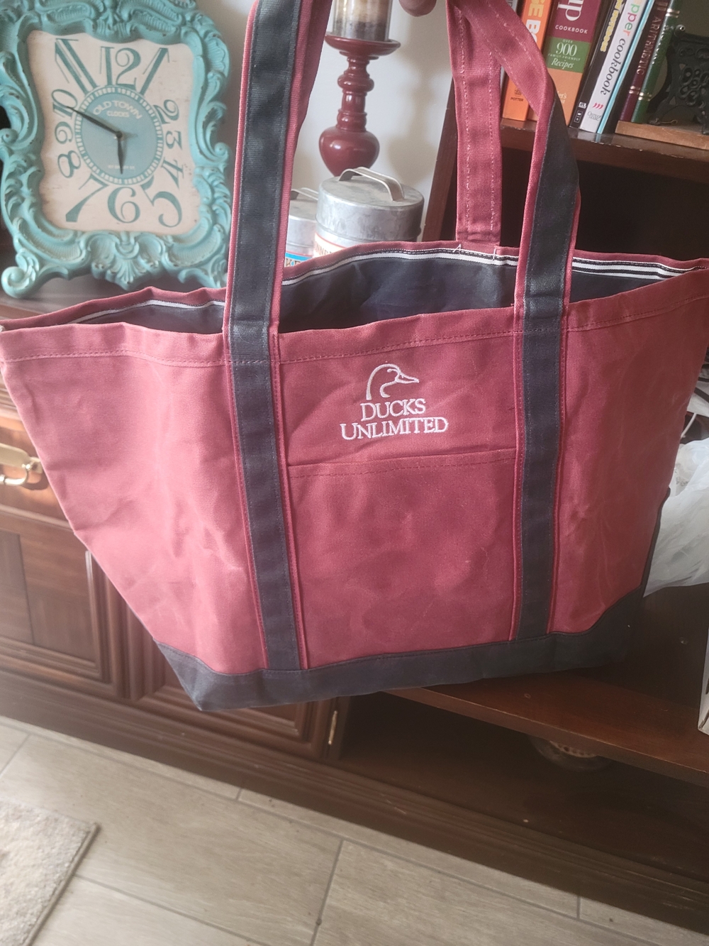 NwT Ducks UNLIMITED Canvas Tote Bag in Burgundy and Black